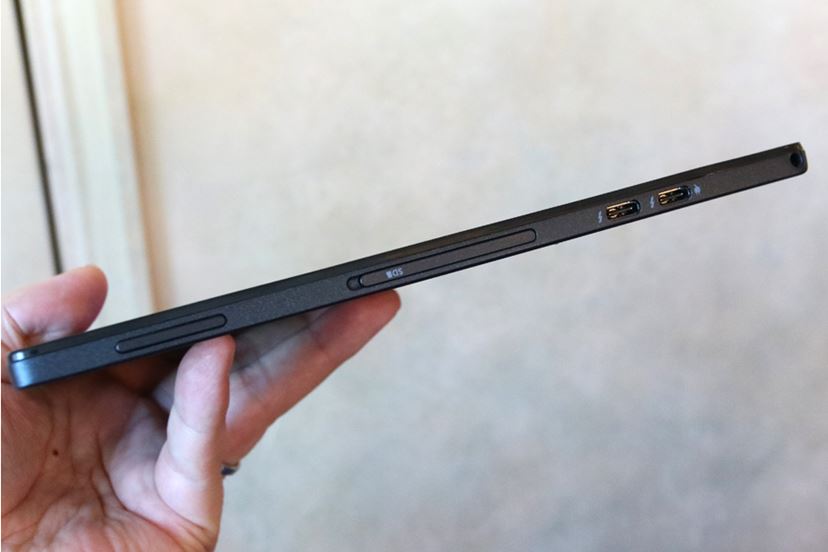 Surface Pro 4対抗!? デルから4K対応の12.5型2in1パソコン Surface Pro 4対抗!? デルから4K対応の12.5型2in1パソコン