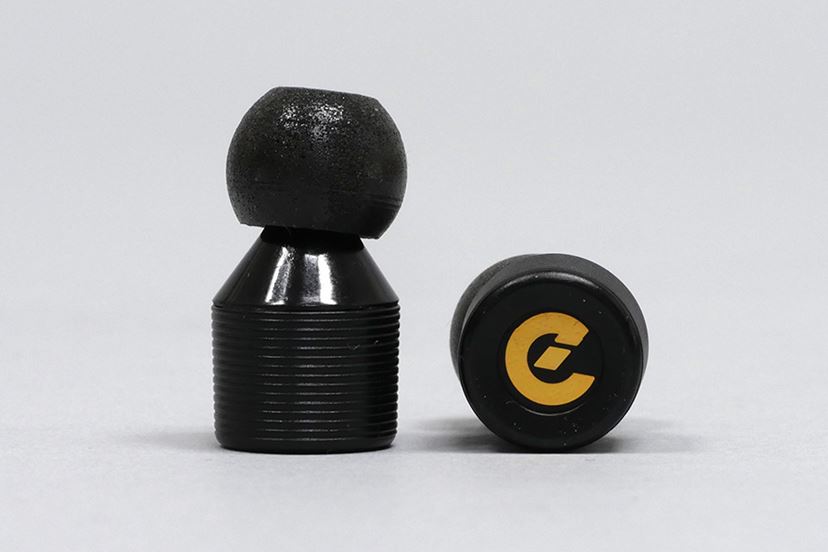 ケーブルが一切ない左右分離型のワイヤレスイヤホン「EARIN」を
