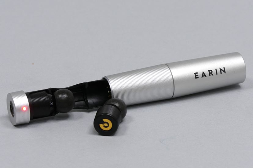 ケーブルが一切ない左右分離型のワイヤレスイヤホン「EARIN」を
