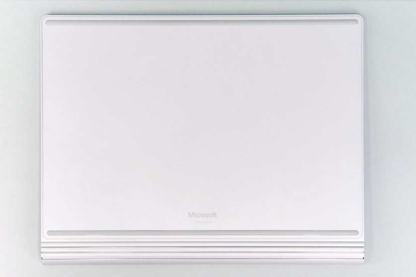 本当に「究極の一台」なのか!? マイクロソフト「Surface Book