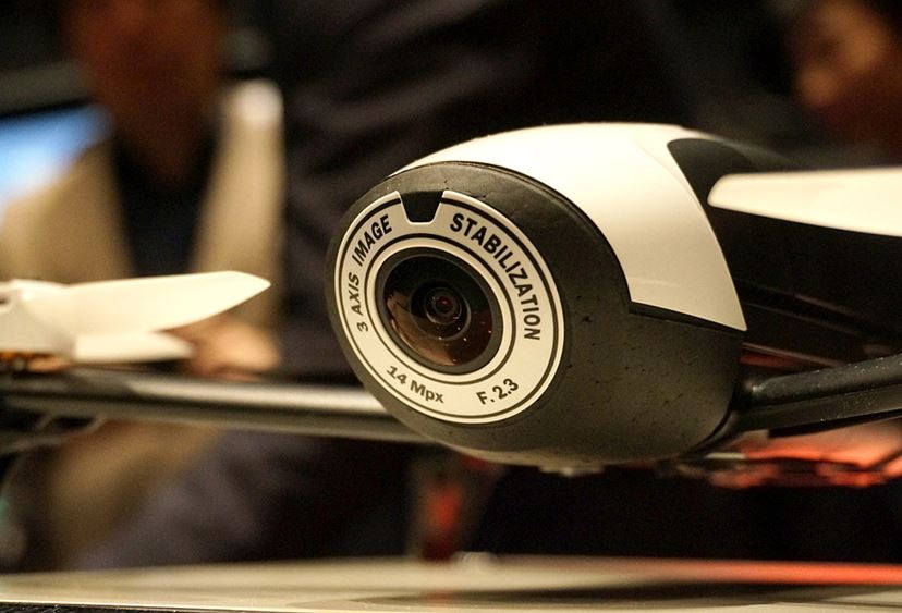 コンパクトな新ドローン「Parrot Bebop 2」発表！ 飛行時間が25