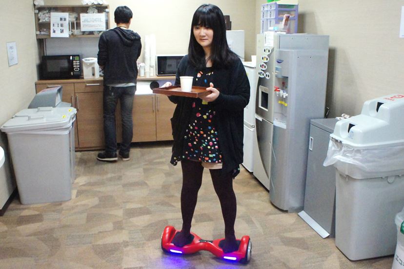 オフィスでも使える（!?）セグウェイ風の乗り物「ジャイロボード