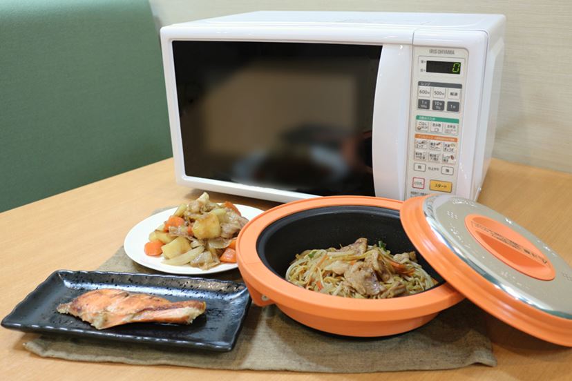 電子レンジでこんがり焼き物調理ができる「グリルクックレンジ」が便利 - 価格.comマガジン