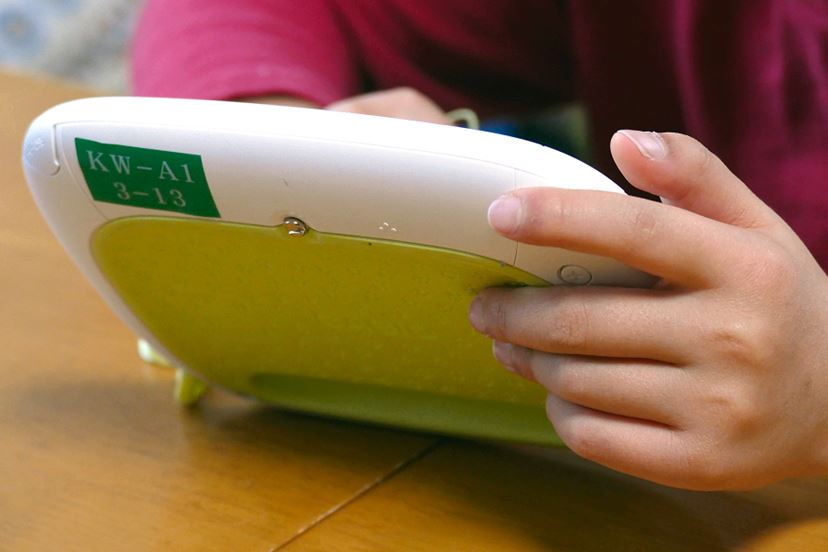 自習癖が付きそう！ 未就学児の手にフィットする知育タブレット