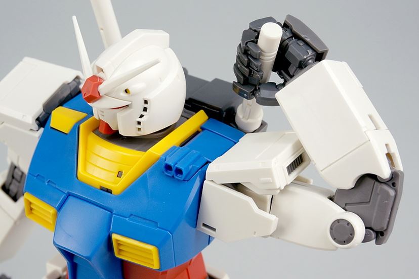 機動戦士ガンダム THE ORIGIN』版のMG「RX-78-02 ガンダム」を組み立て