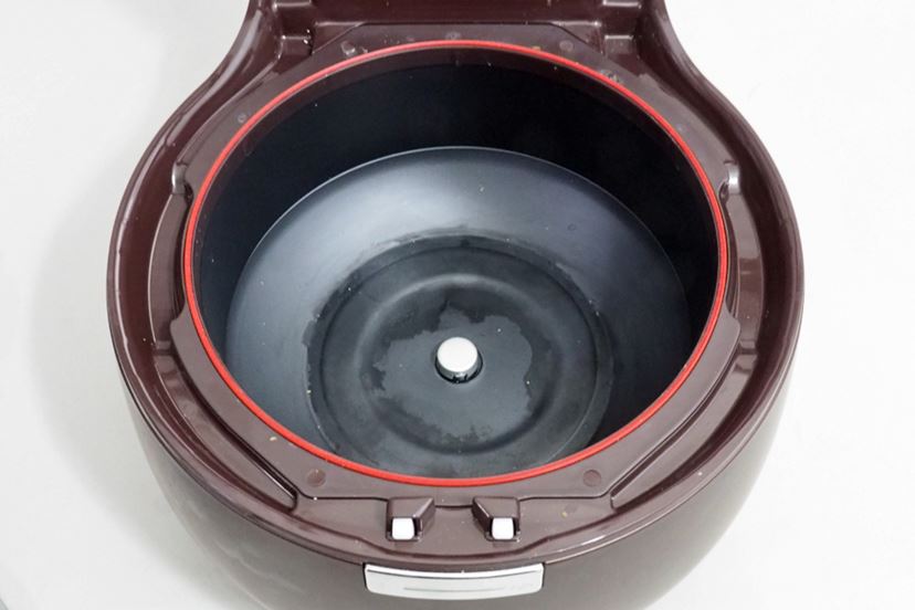 羽釜形状になった三菱電機「本炭釜 KAMADO NJ-AW106」のおいしさ