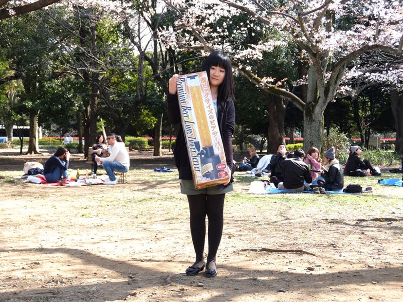 3Lのビールサーバーを使って1人で花見をしてみた - 価格.comマガジン