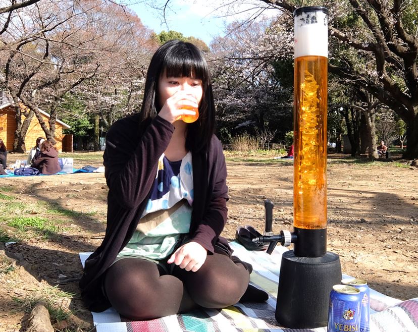 3Lのビールサーバーを使って1人で花見をしてみた - 価格.comマガジン