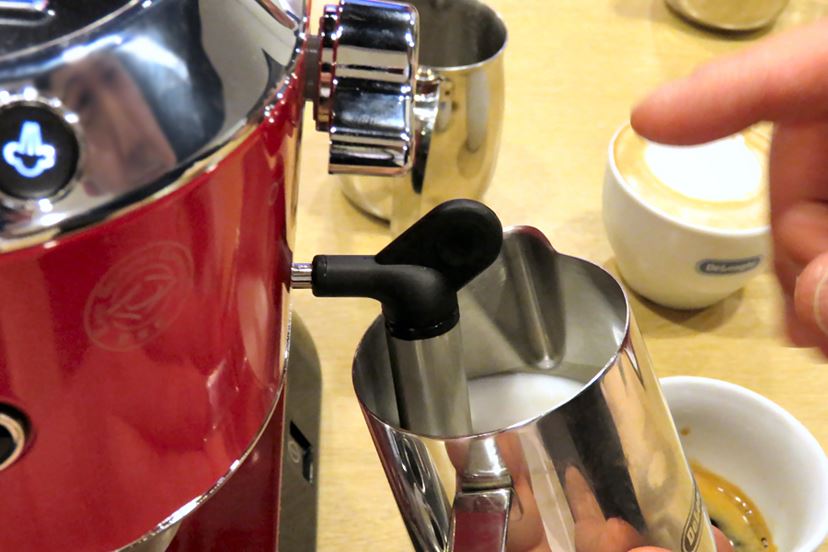 淹れて描いて飲んできた！ デロンギから横幅15cmのエスプレッソマシン