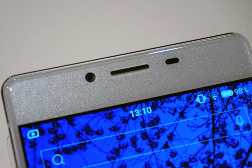 本体価格3万円弱（税別）のフルHDスマホ「FREETEL REI（麗）」登場