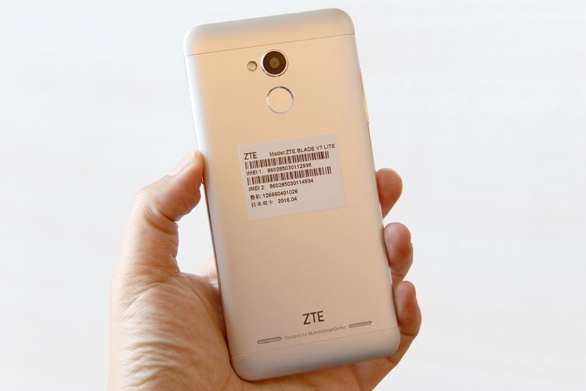 ZTEから高コスパの格安SIMフリースマホ登場！ 指紋認証＆メタルボディの「BLADE V7 Lite」は約2万円 - 価格.comマガジン