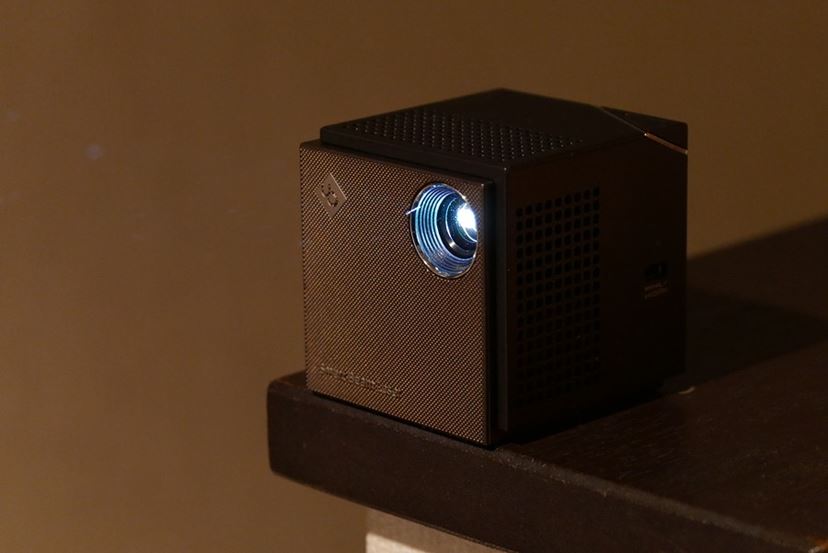 ビジネスに、家庭内映画館に！ 超小型レーザープロジェクター「Smart Beam Laser」がステキ - 価格.comマガジン