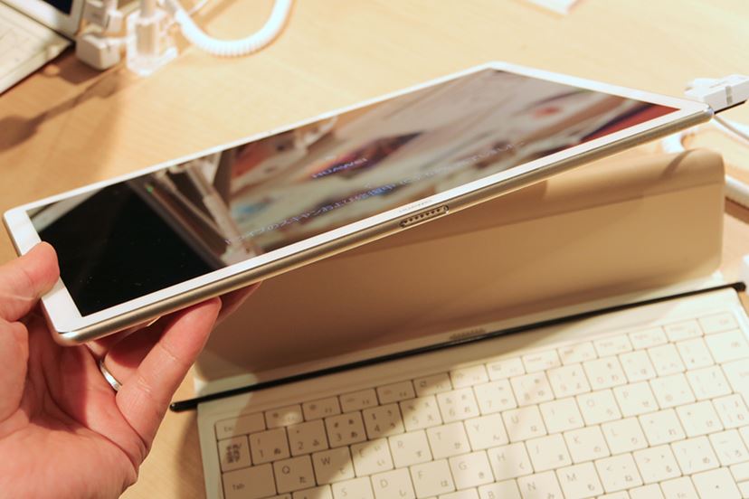 ファーウェイがPC市場に参入！ 12型の2in1端末「MateBook」で