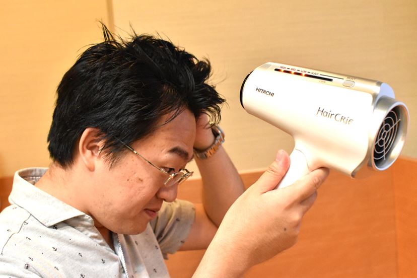 風量を無段階で調整できる日立の「ヘアクリエ プラス+」は、暑い夏でも