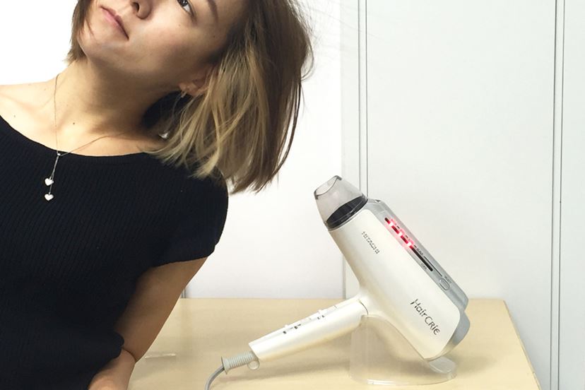 風量を無段階で調整できる日立の「ヘアクリエ プラス+」は、暑い