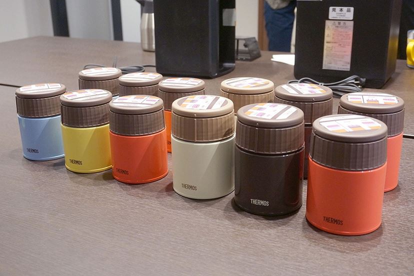 T-fal 圧力鍋・THERMOS 真空断熱テーブルスープジャー・タンブラー ステンレス魔法びんのTHERMOSから、“持ち運ばない”スープジャーが登場