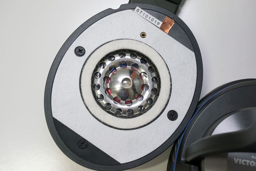 ビクターが放つハイレゾ対応スタジオモニターヘッドホン「HA