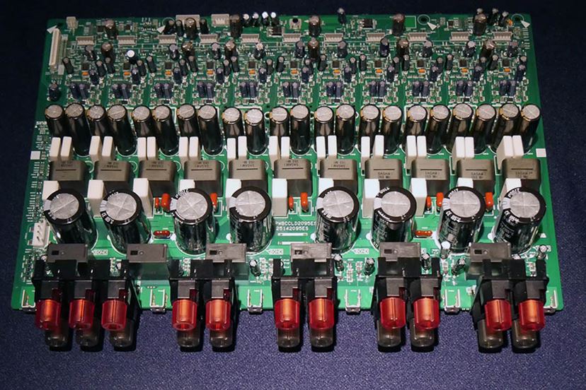 PioneerのAVアンプ、SC-LX901(B)のご紹介です。