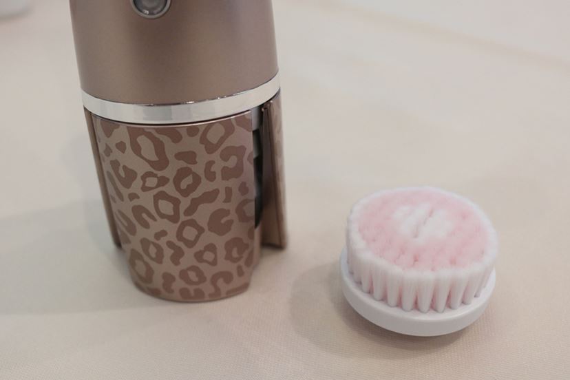 フィリップスから敏感肌でも安心して使える電動洗顔ブラシと超音波美顔