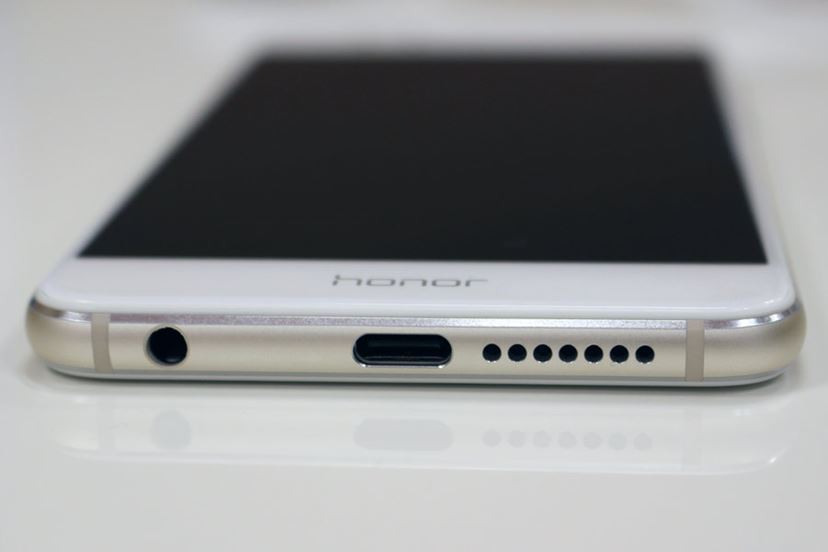 HUAWEIの高性能スマホ「honor 8」を楽天モバイルが独占販売