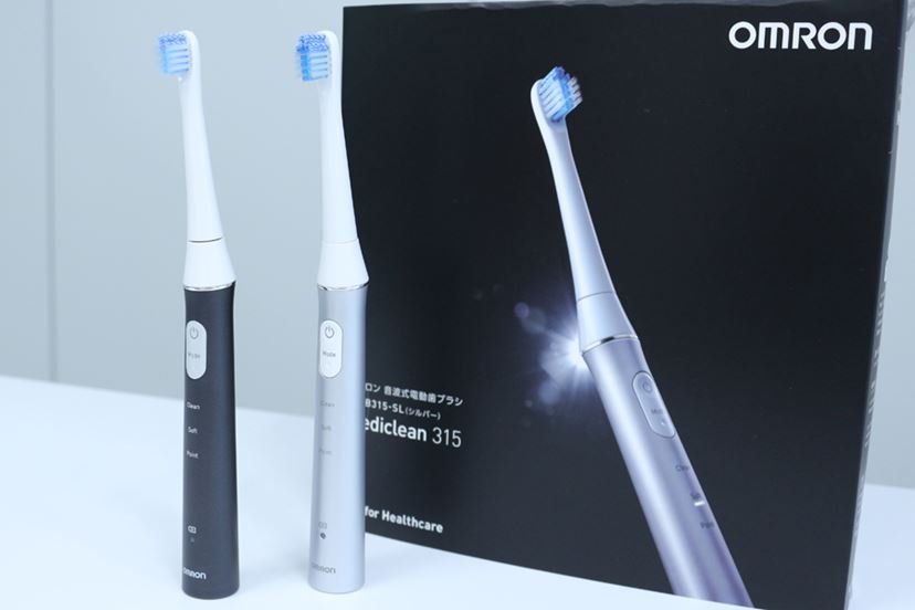 ヘッドが傾いたオムロンの音波式電動歯ブラシなら、奥歯の奥に届く