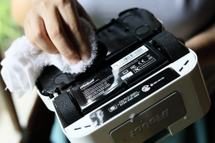 床拭きロボットiRobotブラーバジェット240 ピュッと水吹く！ 床拭き 