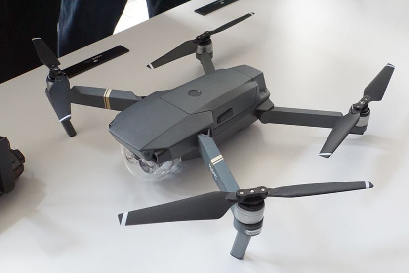 DJIから500mlペットボトルサイズに折りたためる小型ドローン