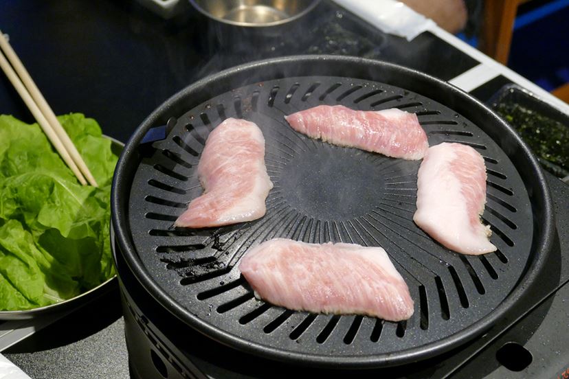 焼肉屋っぽい！ カセットガスを使う焼肉グリル「やきまる」が気になって仕方ない - 価格.comマガジン