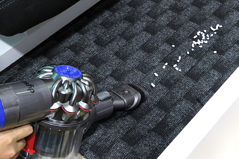 新品　ダイソン　dyson V6 car + boat extra 掃除機 車内の掃除にもダイソン、シガーソケット用充電器付きの「Dyson V6