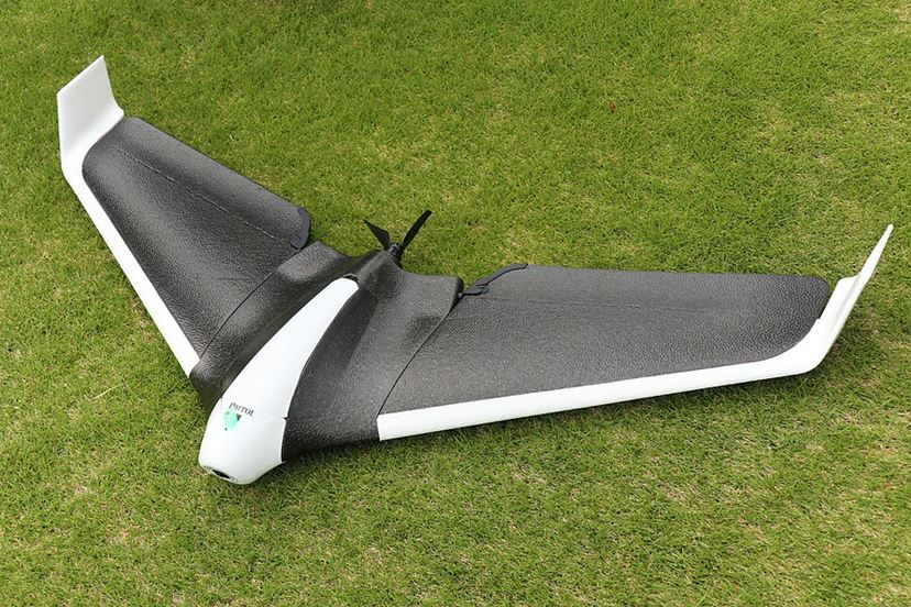 フリスビーのように投げて離陸。固定翼型ドローン「Parrot Disco」を体験してきた！ - 価格.comマガジン