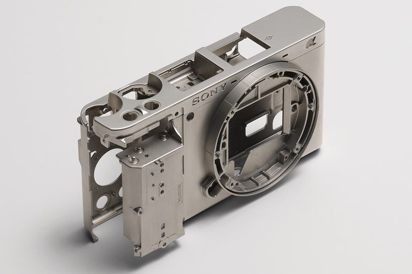 5軸手ブレ補正を搭載！ ソニーの新型APS-Cミラーレス「α6500」進化点