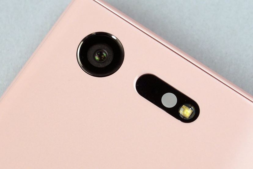 NTTドコモ「Xperia X Compact SO-02J」フォトレポート - 価格