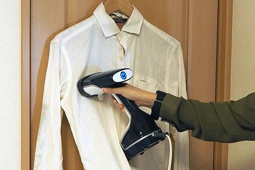 ショップ 人に着せたまま服にスチームをかける