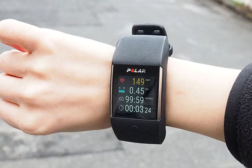 Amazon | POLAR(ポラール) 【日本正規品/日本語対応】活動量計+6LEDリスト型心拍計・GPS搭載 M600ホワイト 90063090  ホワイト | ポラール(POLAR) | 活動量計