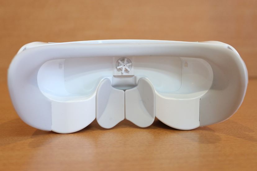 目もとエステ」を新旧比較！ スチーム量が2倍になった最新モデルは