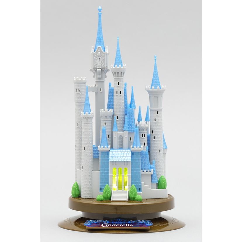 ガラスの靴が見つかる!? ディズニーのシンデレラ城を再現した