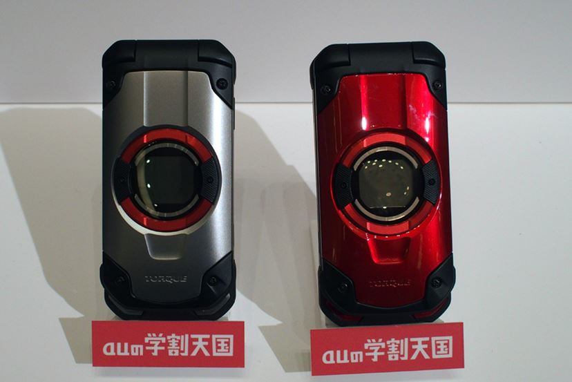 洗えるスマホや6年ぶりのタフネスケータイも！ auの2017年春商戦向け新