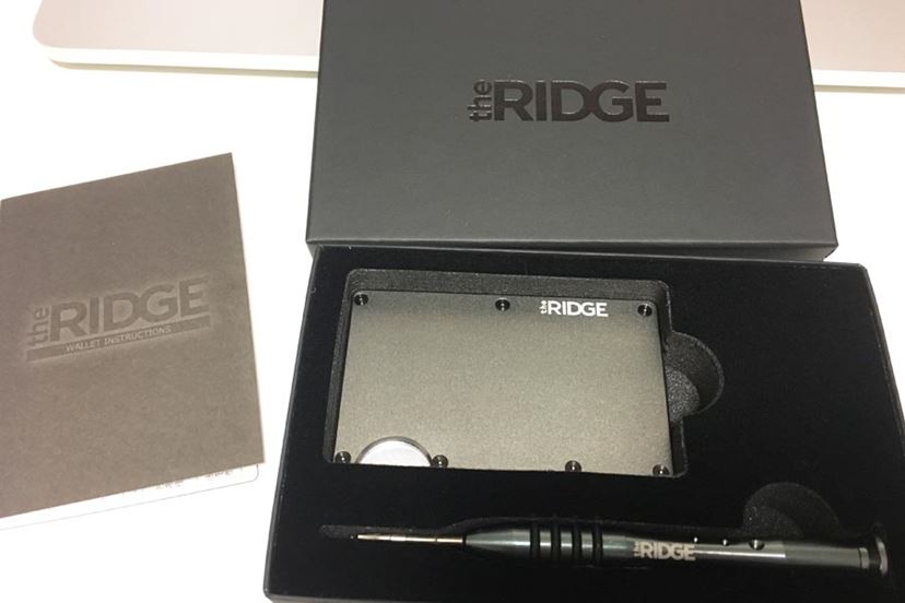 スマホよりも薄い財布「the RIDGE」がカッコよすぎる - 価格.comマガジン