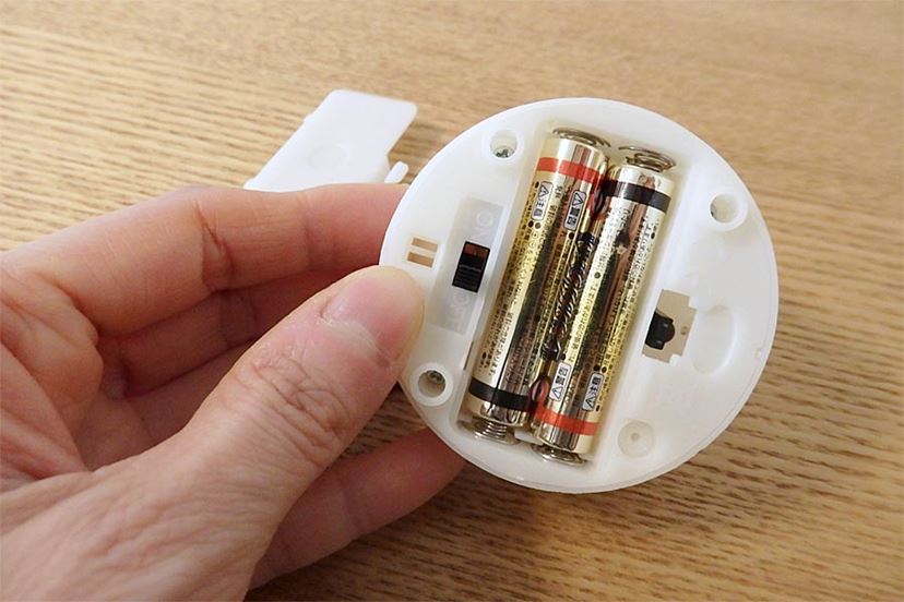 炎もリモコンで操る時代？ 12色の「LEDキャンドル」がステキ - 価格