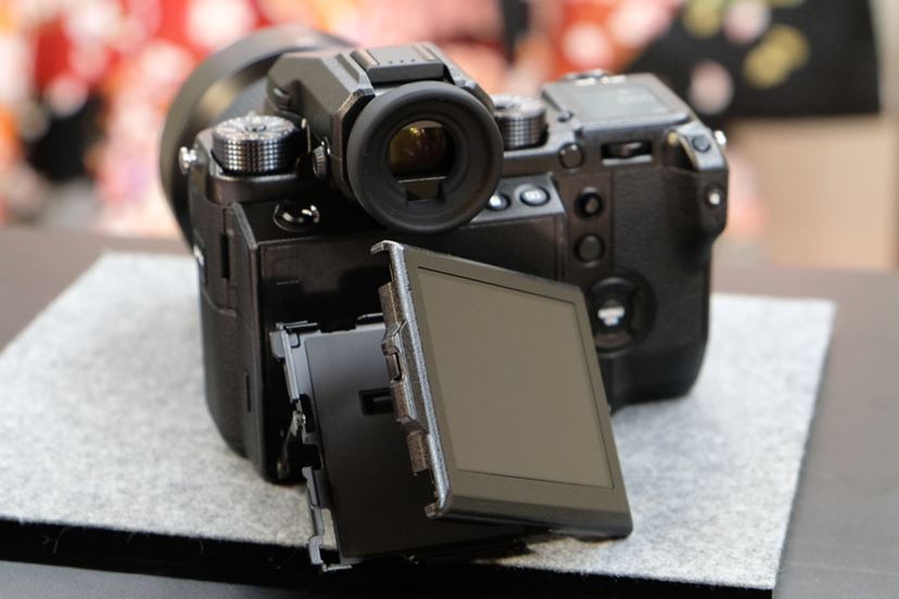 富士フイルム史上最高画質”を実現した中判ミラーレス「GFX 50S」の