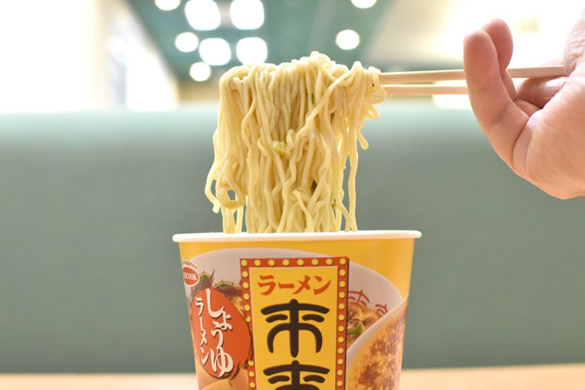 安うまラーメンチェーン”来来亭、カップ麺は「京都風醤油ラーメン」をどこまで再現した？ - 価格.comマガジン