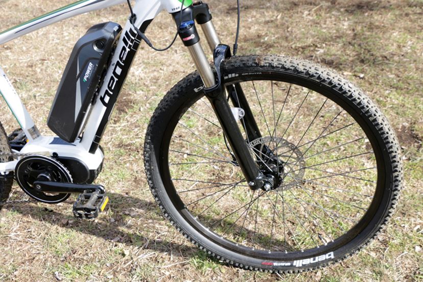 オフロードで本格的に遊べる“MTB×電動アシスト”「TAGETE27.5」の
