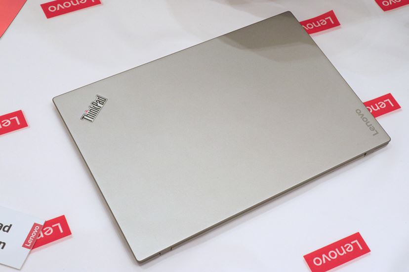 Lenovo - ThinkPad X1 Carbon gen5（2017モデル） シルバー ThinkPad X1 Carbon（2017モデル） | Windows 10 搭載、超軽量