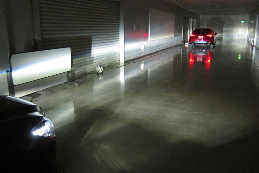 夜間の走行に必須 近年目ざましい進化が続く ヘッドライト 価格 Comマガジン