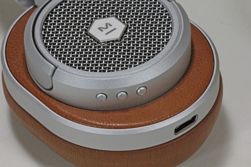 見た目も音もエレガントなNY生まれのワイヤレスヘッドホン MASTER