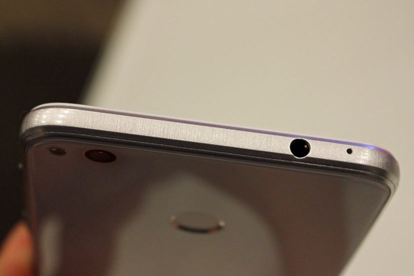 Huawei nova チタニウムグレー 豪華おまけ付き DSDS FOMA Huawei nova チタニウムグレー 豪華おまけ付き DSDS FOMA HUAWEI