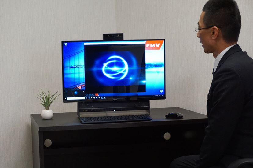 富士通が島根の工場を公開 「FMV×Startup Creators」など近未来PCも