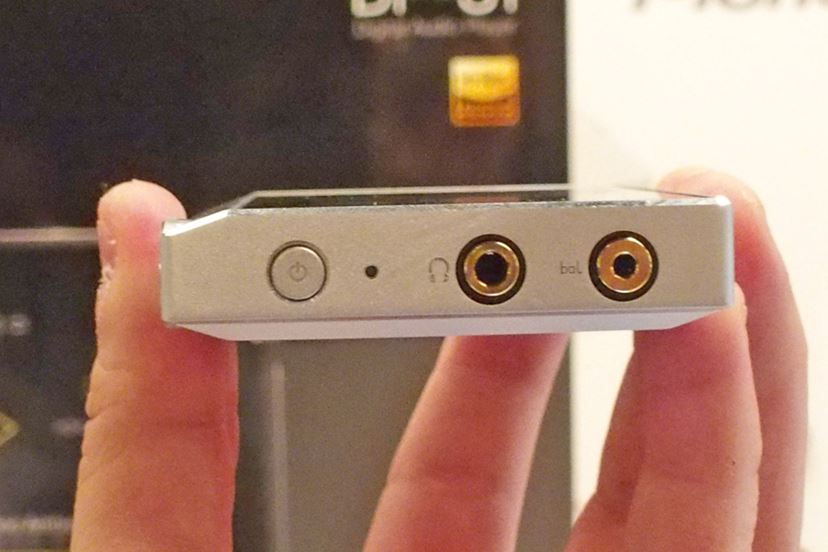 オンキヨー&パイオニアから片手で操作できる小型ハイレゾDAP「rubato