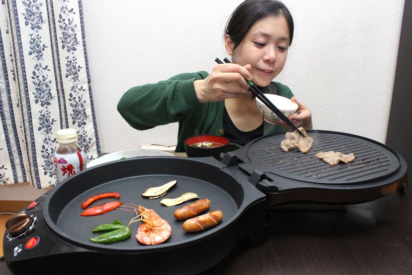 ワンルームでひとり焼肉がはかどる！ 2面で焼ける「ダブルホット