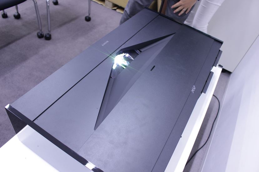 ソニー、超短焦点4K HDRプロジェクター「VPL-VZ1000」を4月下旬に発売